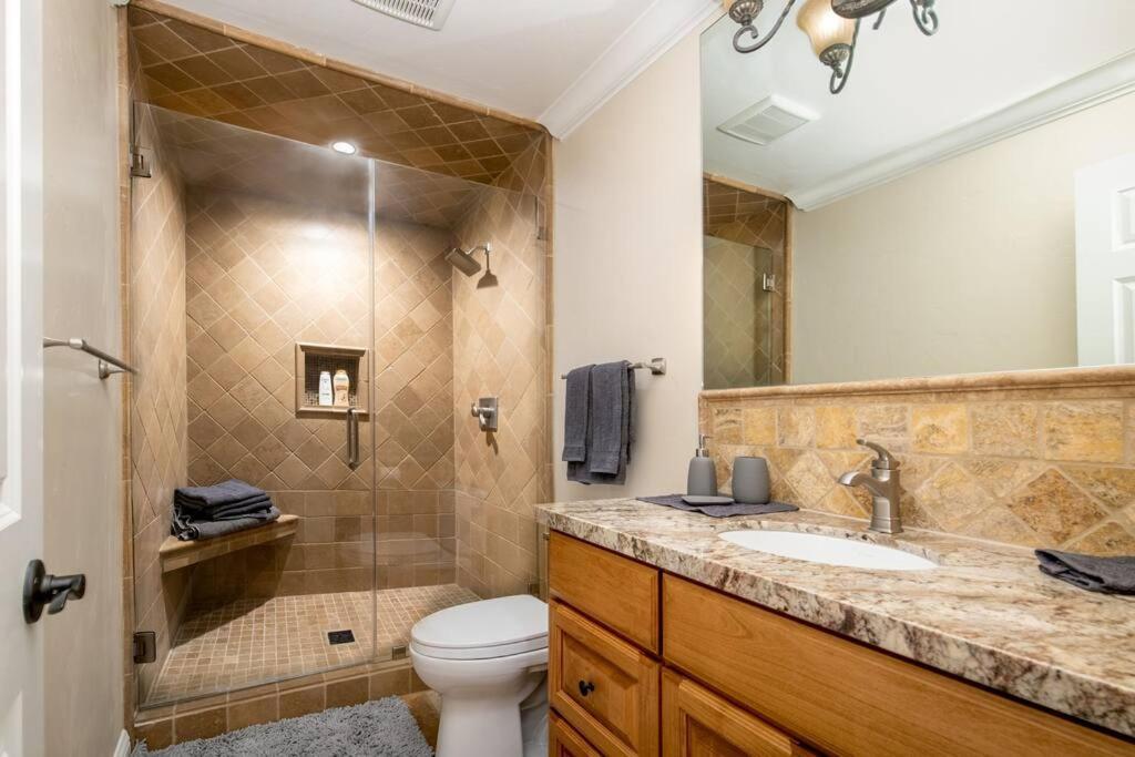 Lakeside Retreat: Pine Mountain Luxury Near Yosemite * Groveland